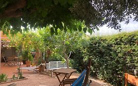 Joli Studio indépendant, avec extérieur verdoyant à Hyeres